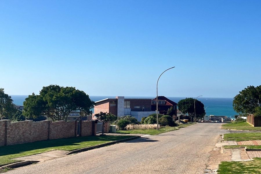 3 Bedroom Property for Sale in Wavecrest Eastern Cape